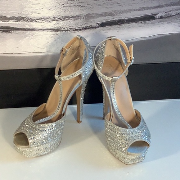 Thalia Sodi Flor Silver T Strap Platform Stiletto Jeweled Open Toe Heels Sz 9 - Picture 1 of 12